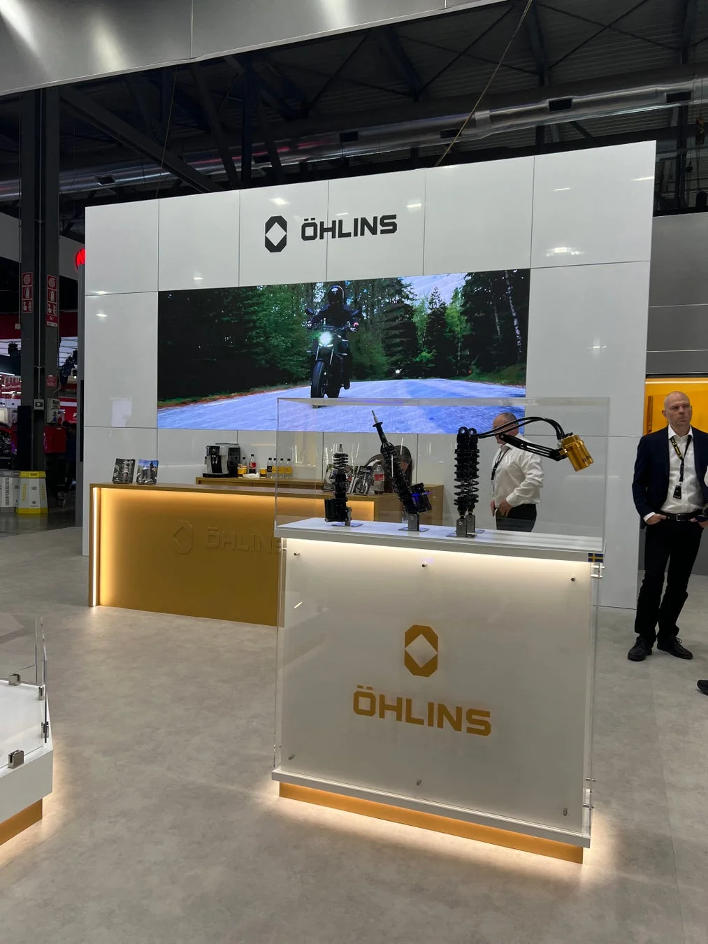 OHLINS製品展示
