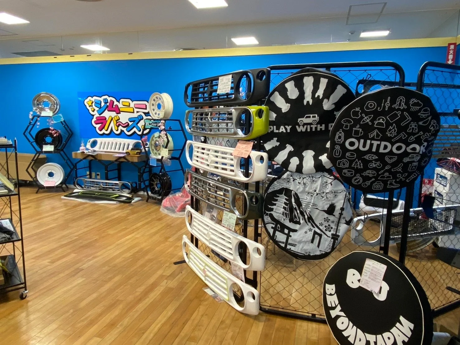ジムニーカスタムパーツ展示の様子