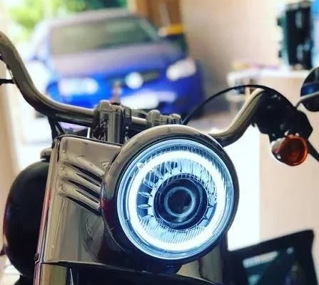 バイク用LEDヘッドライト市場が加速！2032年には1,000億円規模へ、技術進化がもたらす愛車の未来
