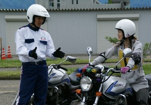 【JAF長野】バイク初心者・リターンライダーを応援！教習所×現役レーサー×JAFが連携し、レッスンイベントを開催。特別講師としてPRT長野代表 櫻山氏による講演やデモ走行、レース用バイクの展示も。