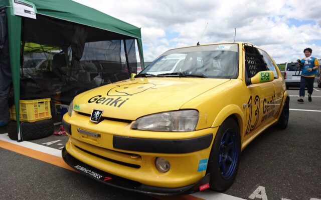 「首都高バトル」のエンブレムグッズとGenki Racing Projectのステッカーが「Genki Fun Store」で発売