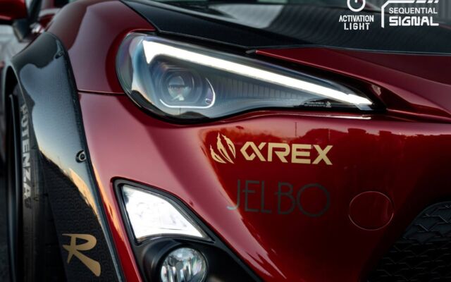 AlphaRex®からトヨタ 86／スバル BRZ専用「LUXX LEDプロジェクターヘッドライト」が登場 流れるウインカーと日本仕様の配光を採用