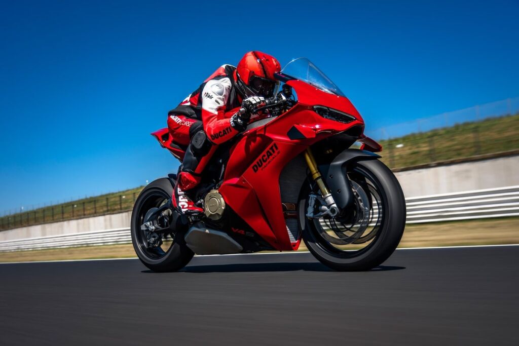 ドゥカティ新型Panigale V4（MY2027）発表　最高出力218ps、ヴァレルンガで平均ラップタイム0.4秒短縮