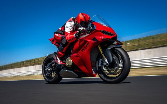 ドゥカティ新型Panigale V4（MY2027）発表　最高出力218ps、ヴァレルンガで平均ラップタイム0.4秒短縮