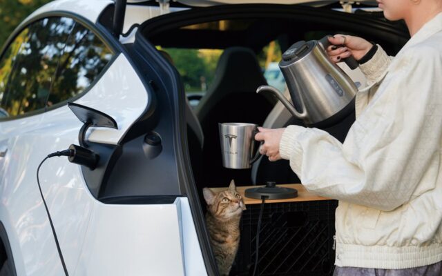 新しいModel 3とModel Yが10月23日発売　テスラの電気を家電に使える給電アダプター（V2L）とCHAdeMO対応アダプターも発売予定