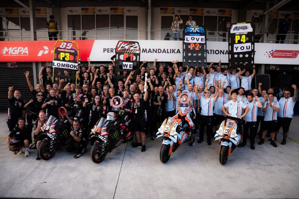 アプリリアがMotoGP初のトップ4独占!インドネシアGPでRS-GP26が1-2-3-4フィニッシュ