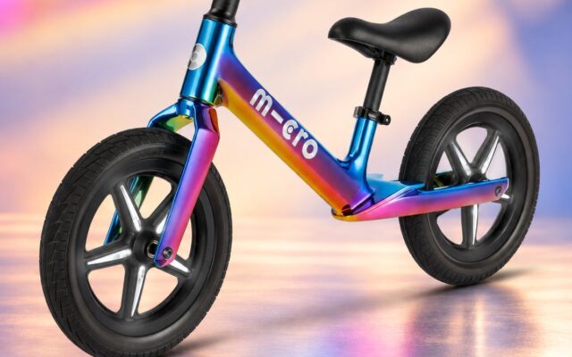 マイクロスクーター・ジャパン、革新的な素材で進化した「マイクロ キックバイク ウルトラ LED」を発売